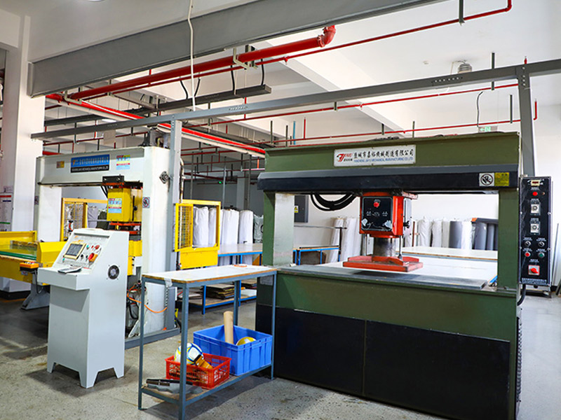 フットボールレザーカッティング